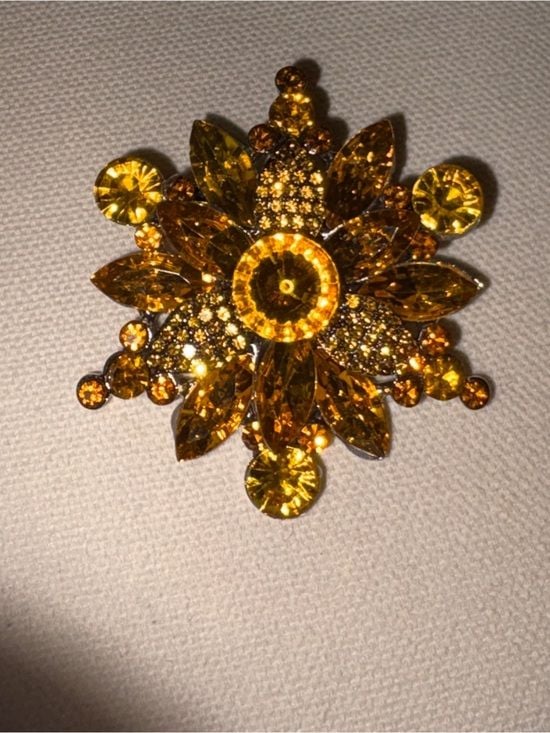 Vintage Golden Amber Crystal Floral Brooch 3
