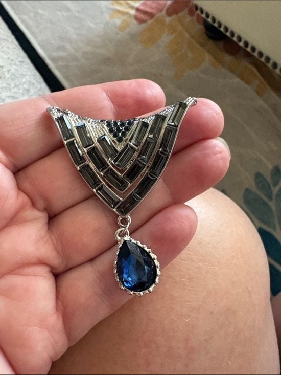 Marcel Boucher VINTAGE “V for Victory" statement brooch Silver Tone & Blues EUC 6