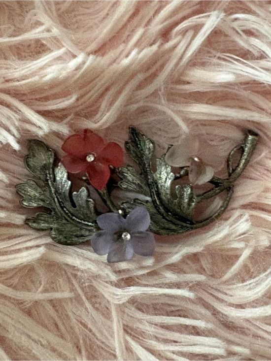 Vintage Lia Sophia Floral Leaf Trio Brooch on Antiqued Silver Tone Brooch 3