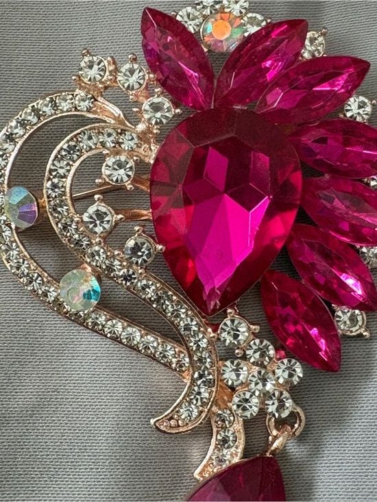 Vintage Fuchsia & White Crystal Floral Statement Brooch with DROP EUC 3
