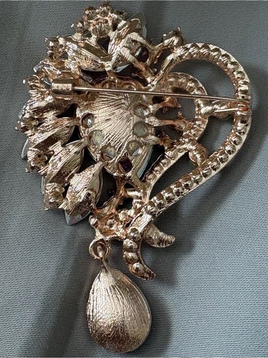 Vintage Fuchsia & White Crystal Floral Statement Brooch with DROP EUC 4