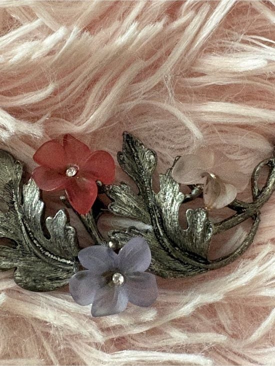 Vintage Lia Sophia Floral Leaf Trio Brooch on Antiqued Silver Tone Brooch 4