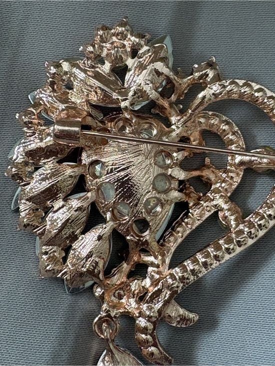 Vintage Fuchsia & White Crystal Floral Statement Brooch with DROP EUC 5