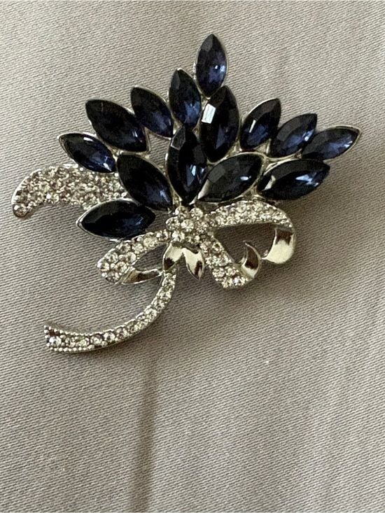 Vintage Rhinestone Leaf Cluster Brooch with Dark Blue Marquise Stones EUC 2