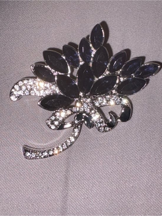 Vintage Rhinestone Leaf Cluster Brooch with Dark Blue Marquise Stones EUC 4