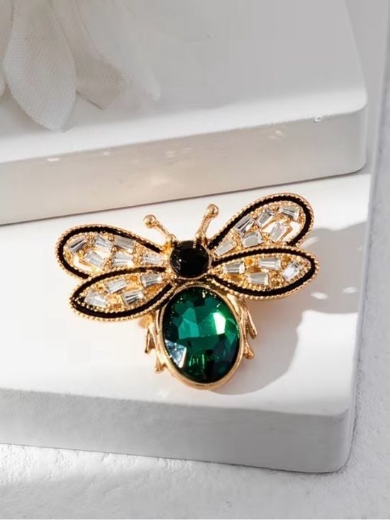 Vintage Gold Bee Brooch with Emerald Green Crystal Accent 2