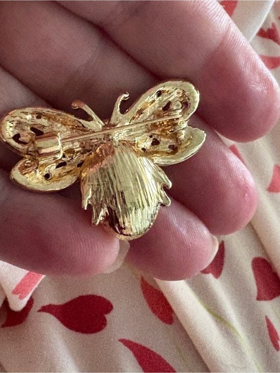 Vintage Gold Bee Brooch with Emerald Green Crystal Accent 4