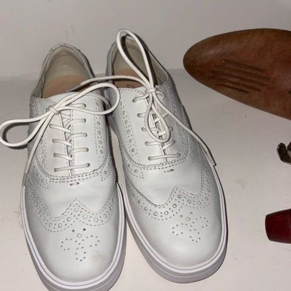 Clarks White Women's Wingtip Brogue Leather Lace-Up‎ Flats
