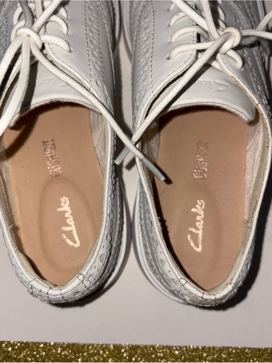 Clarks White Women's Wingtip Brogue Leather Lace-Up‎ Flats 7