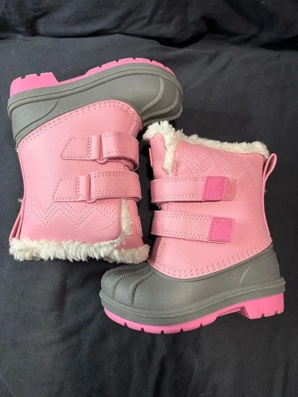 Cat & Jack snow boots size 6 2