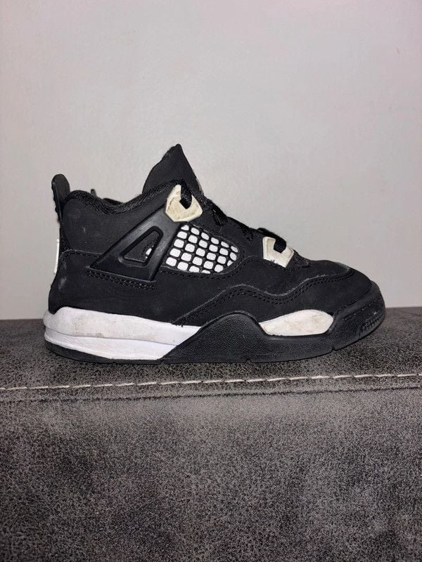 Jordan 4 White Thunder 2