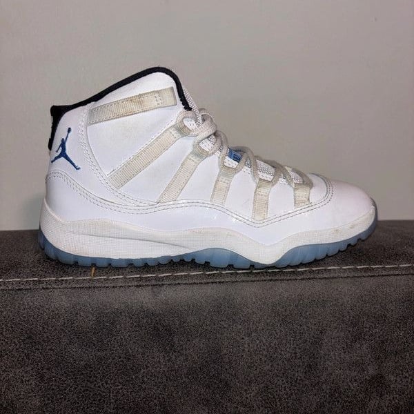 Jordan 11 Legend Blue