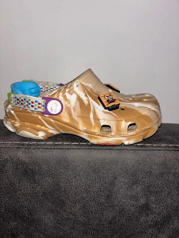 Cinnamon Toast Crunch Crocs 2