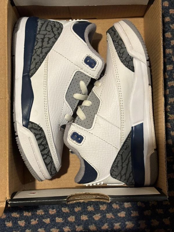 Jordan 3 Midnight Navy 2