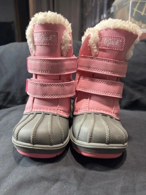 Cat & Jack snow boots size 6 3