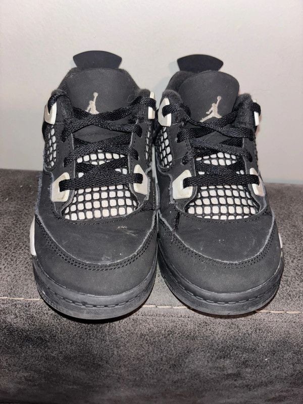 Jordan 4 White Thunder 3