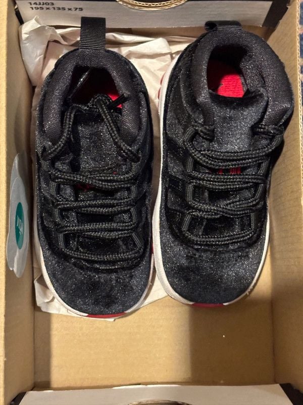 Jordan 11 Bred Velvet 2