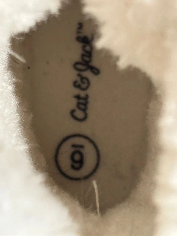 Cat & Jack snow boots size 6 4