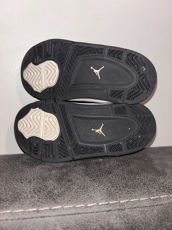 Jordan 4 White Thunder 5