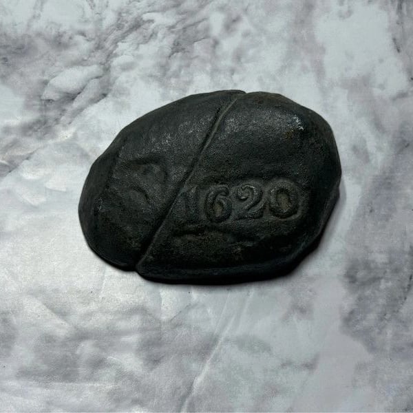 Vintage Plymouth Rock 1620 Metal Paperweight Souvenir Collectible