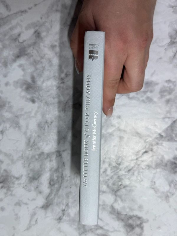 The Little Book of Otter Philosophy Jennifer McCartney 2019 Hardcover 8