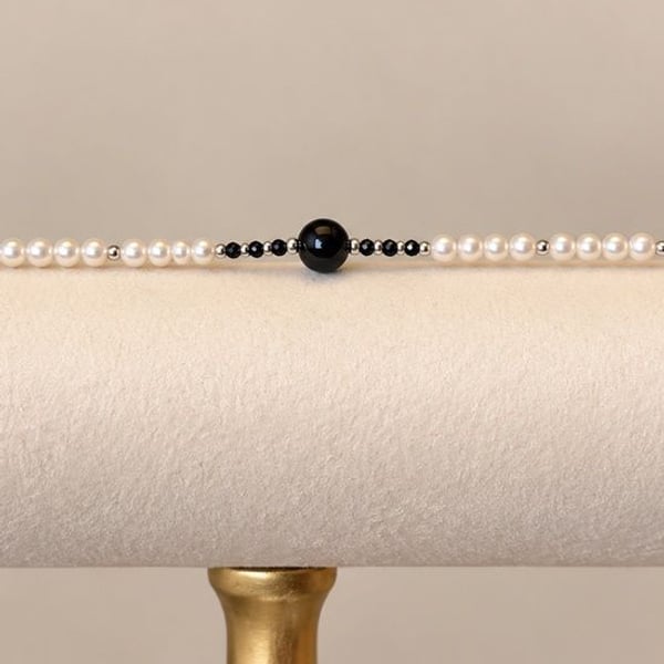 Classic Pearl and Black Bead bracelet - White and Black