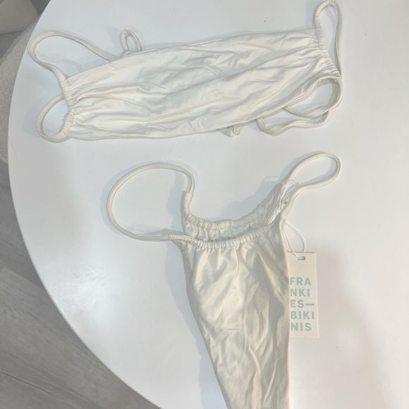 NWT FRANKIE’S BIKINI WHITE SET 2