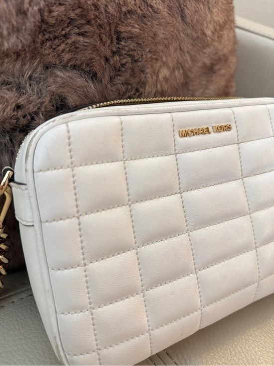 Michael Kors Quilted Leather Crossbody purse with tassel and Gold Chain 4