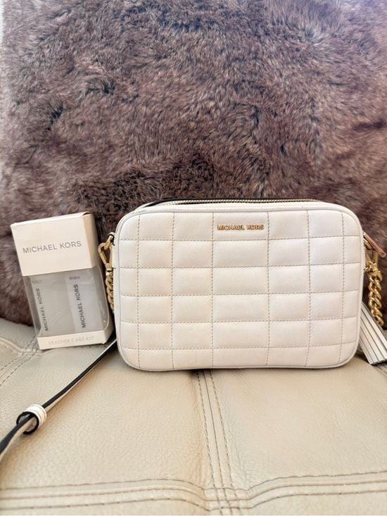 Michael Kors Quilted Leather Crossbody purse with tassel and Gold Chain 8