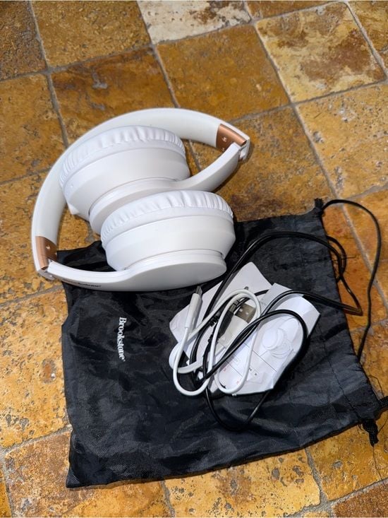 Brookstone White Wireless Over-Ear Headphones🎧 1
