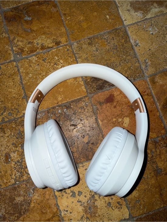 Brookstone White Wireless Over-Ear Headphones🎧 2