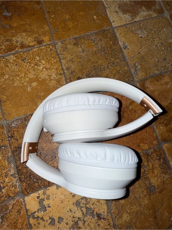 Brookstone White Wireless Over-Ear Headphones🎧 4