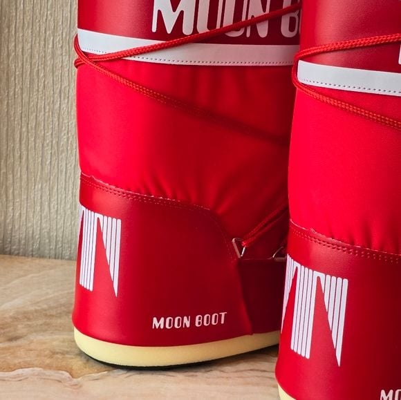 Moon Boot Red Winter Snow Boot🥾 8