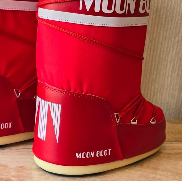 Moon Boot Red Winter Snow Boot🥾 9