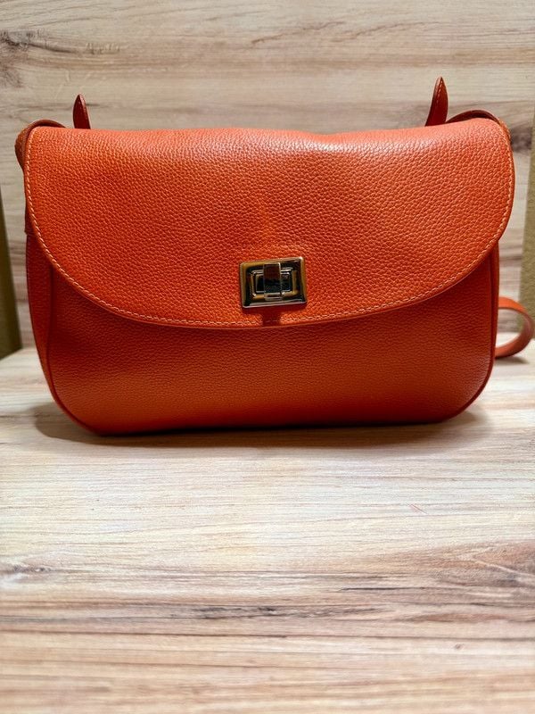 Excellent Longchamp Le Foulonné Red Leather Turn-Lock Crossbody 2