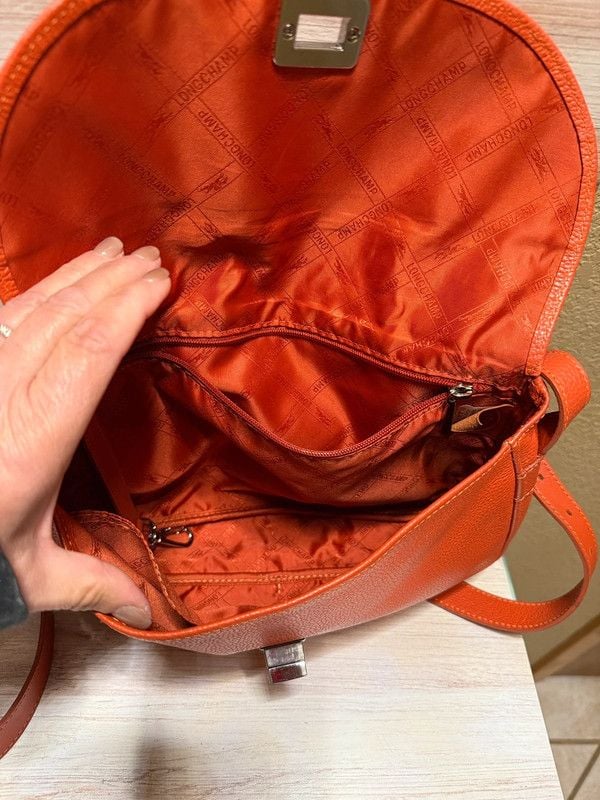 Excellent Longchamp Le Foulonné Red Leather Turn-Lock Crossbody 9