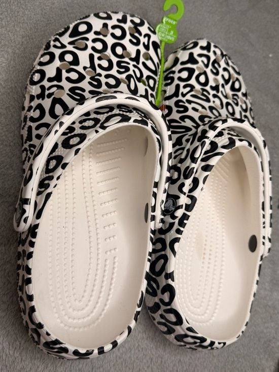 Crocs Classic Warped Logo Clog White Black Mens 10 Womens 12 Rare NWT 6
