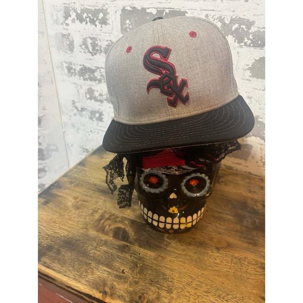 New Era Chicago White Sox 9FIFTY Snapback Hat Grey Black Red