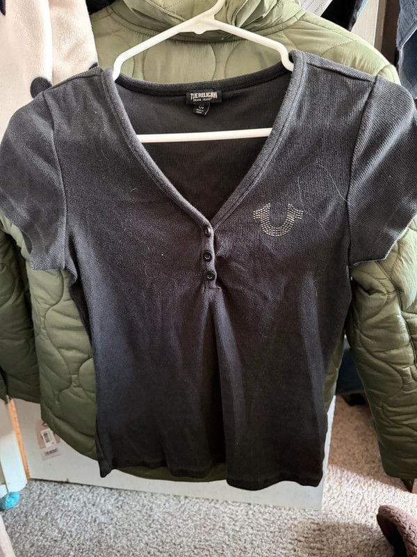 True Religion V-Neck 2