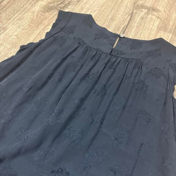 LOFT Floral Blouse Size XS Black Ruffle Sleeveless Shirt