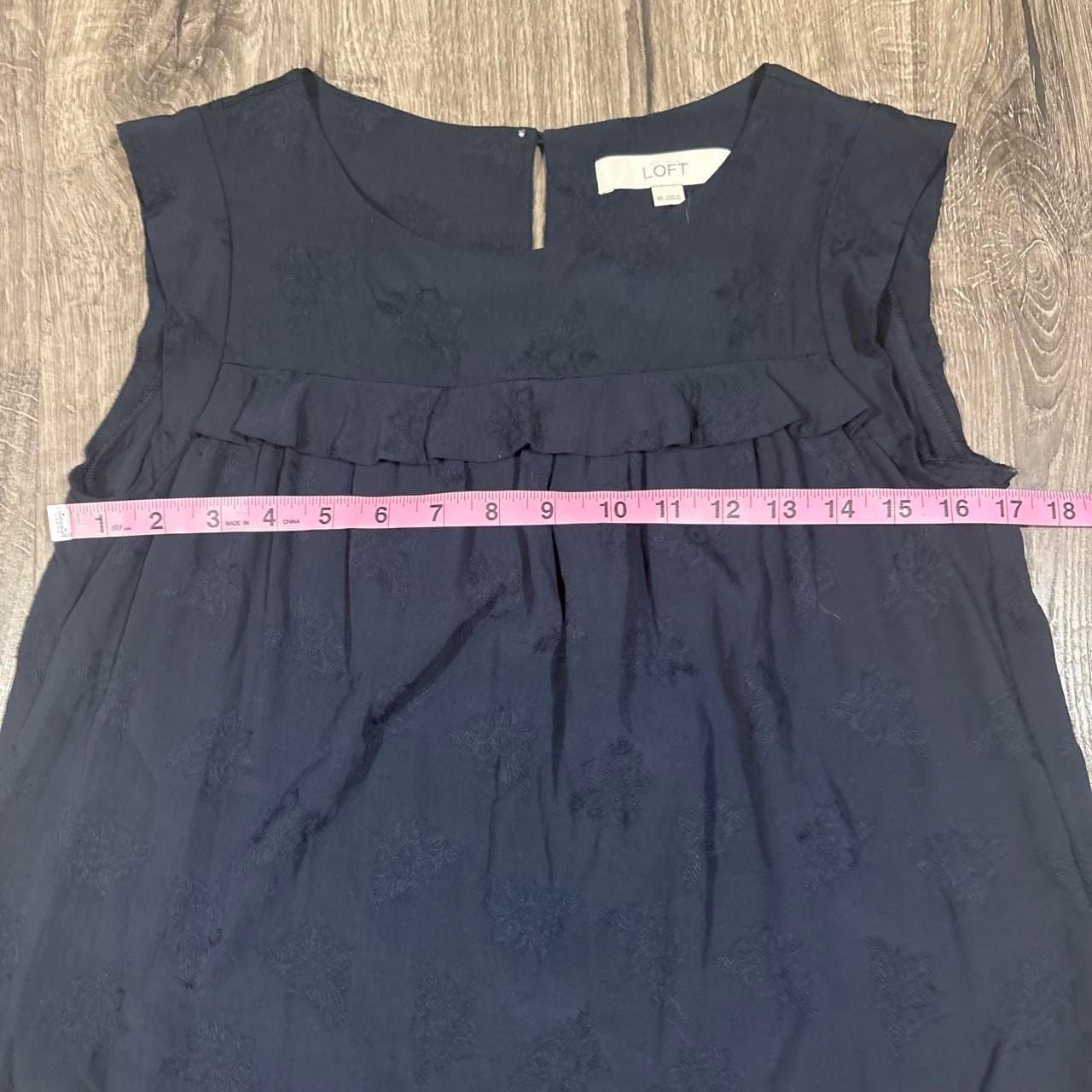 LOFT Floral Blouse Size XS Black Ruffle Sleeveless Shirt 7