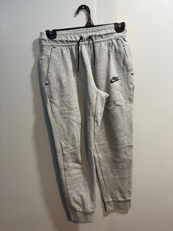 Nike tech pants 2