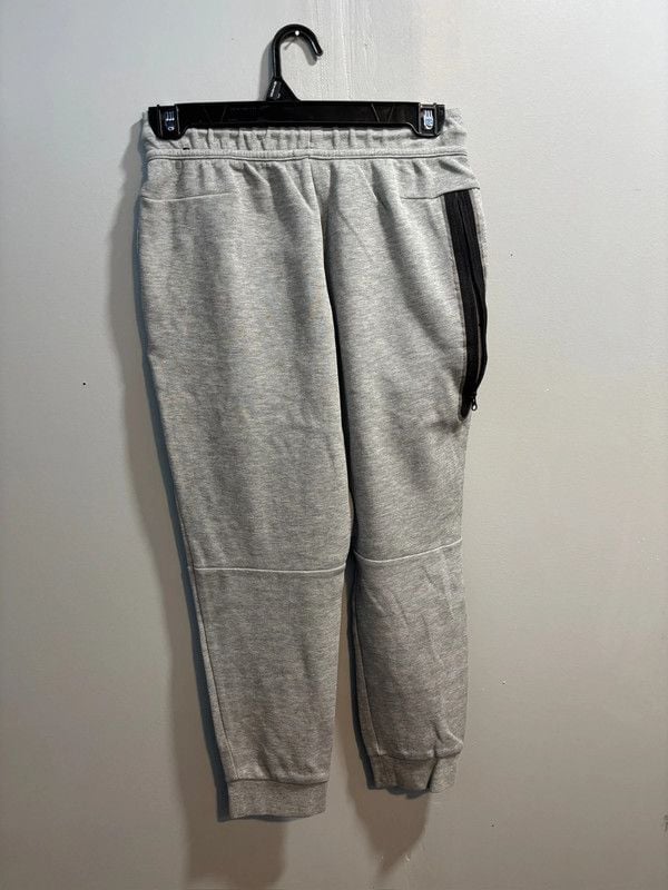 Nike tech pants 4