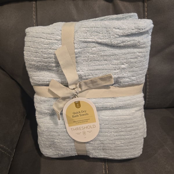 New 2 PIECE Quick Dry Bath Towels Threshold 30 in x 54 in SEA