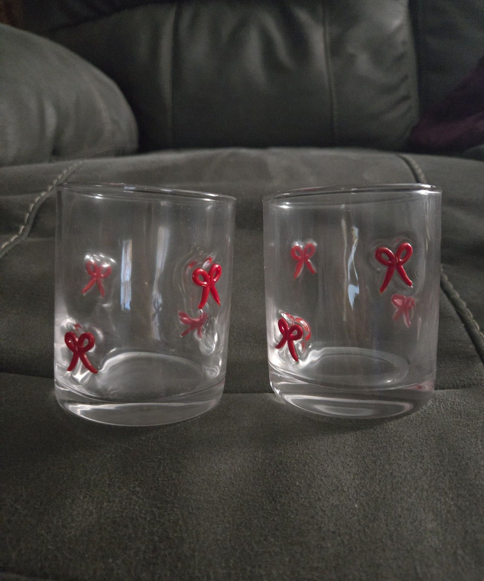 NWT lot of 2 Red Bow Ribbon Glass set 1