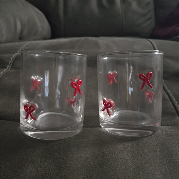 NWT lot of 2 Red Bow Ribbon Glass set