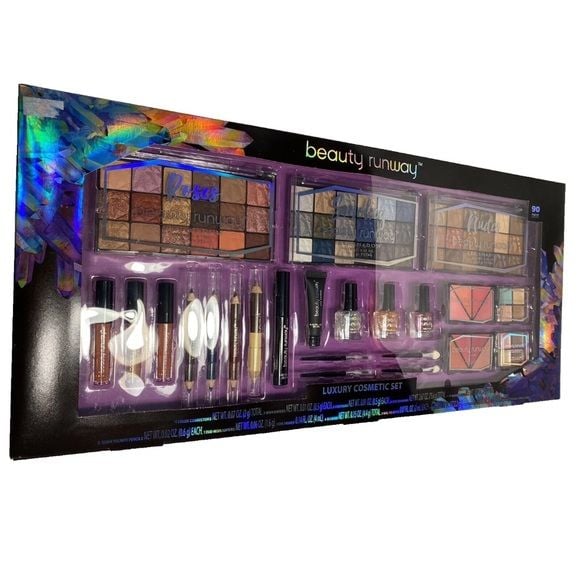 Beauty Runway 90 Piece Makeup Gift Set. New and Sealed in Box. 2