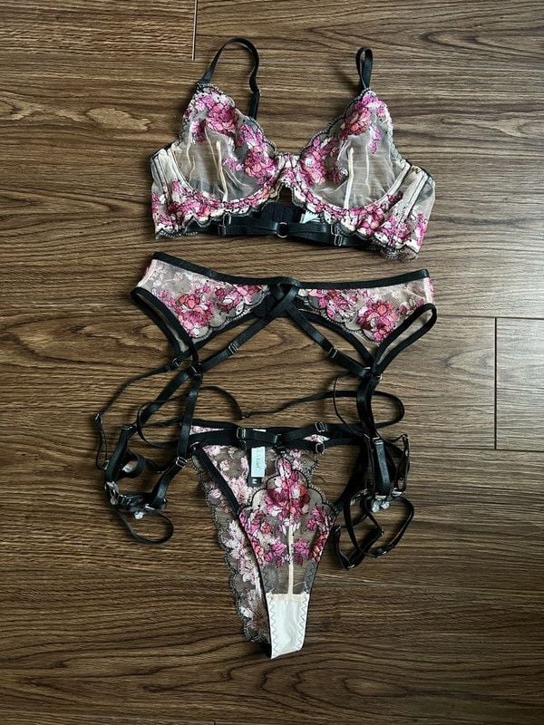 Hello LA Girl Lingerie Set Size M Floral Embroidered Sheer 1