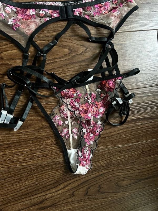 Hello LA Girl Lingerie Set Size M Floral Embroidered Sheer 5