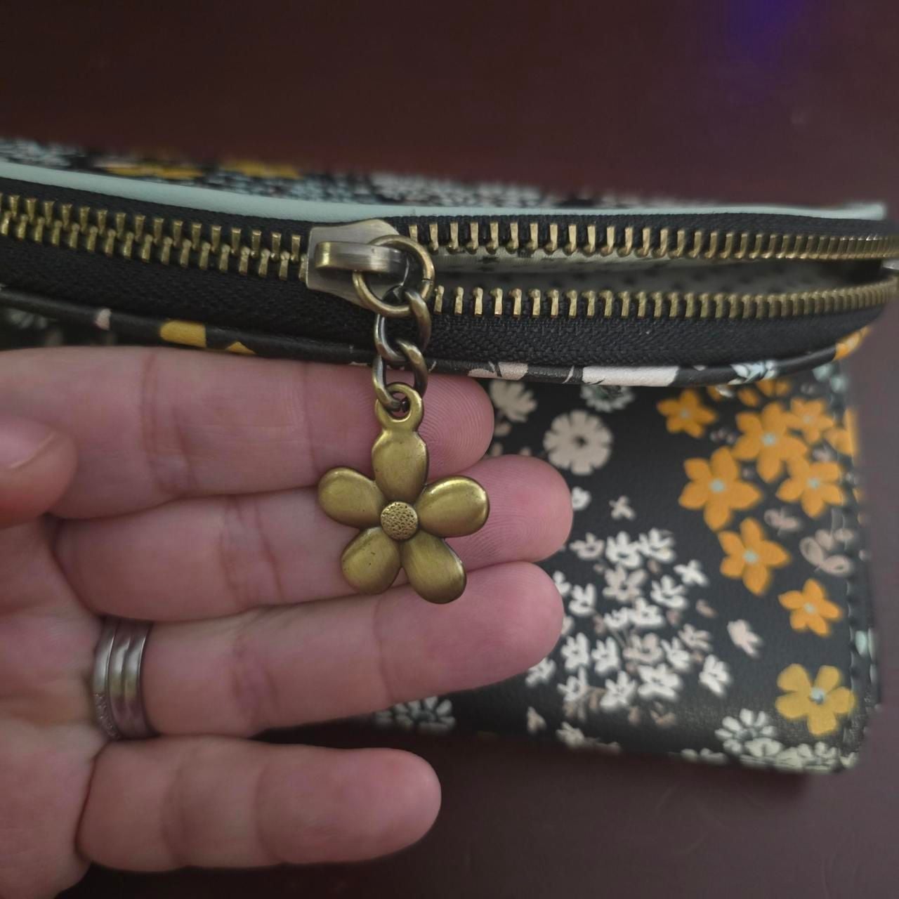 Unbranded Floral Print Wristlet Wallet Black Yellow White 7